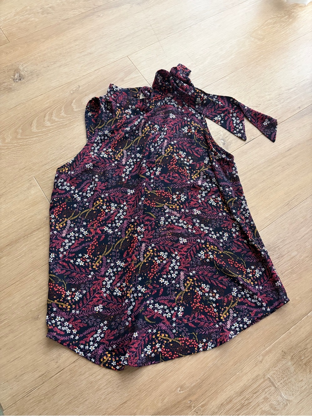 LOFT Floral Tie-Neck Sleeveless Blouse in Navy and Burgundy